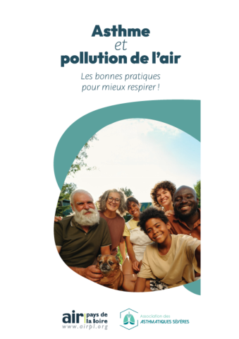 Couverture de la plaquette avec le titre : Asthme et pollution de l'air les bonnes pratiques pour mieux respirer ! avec une bulle bleu et une bulle avec une photo de 6 personnes qui sourient et regardent la caméra.